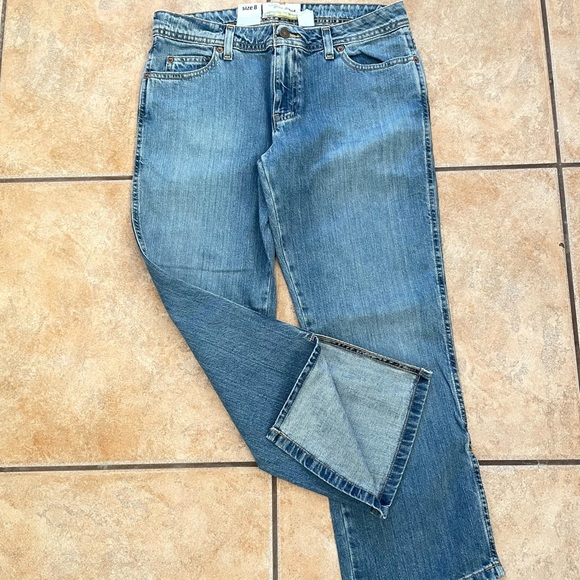 Old Navy Vintage Crop Cut 100% Cotton Jeans (Size 8) NWT - Picture 3 of 8